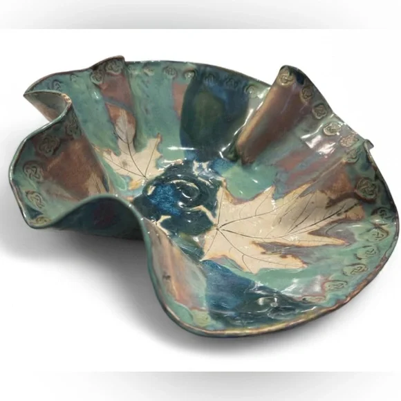 Studio Pottery Ruffled Bowl - Picture 3 of 14